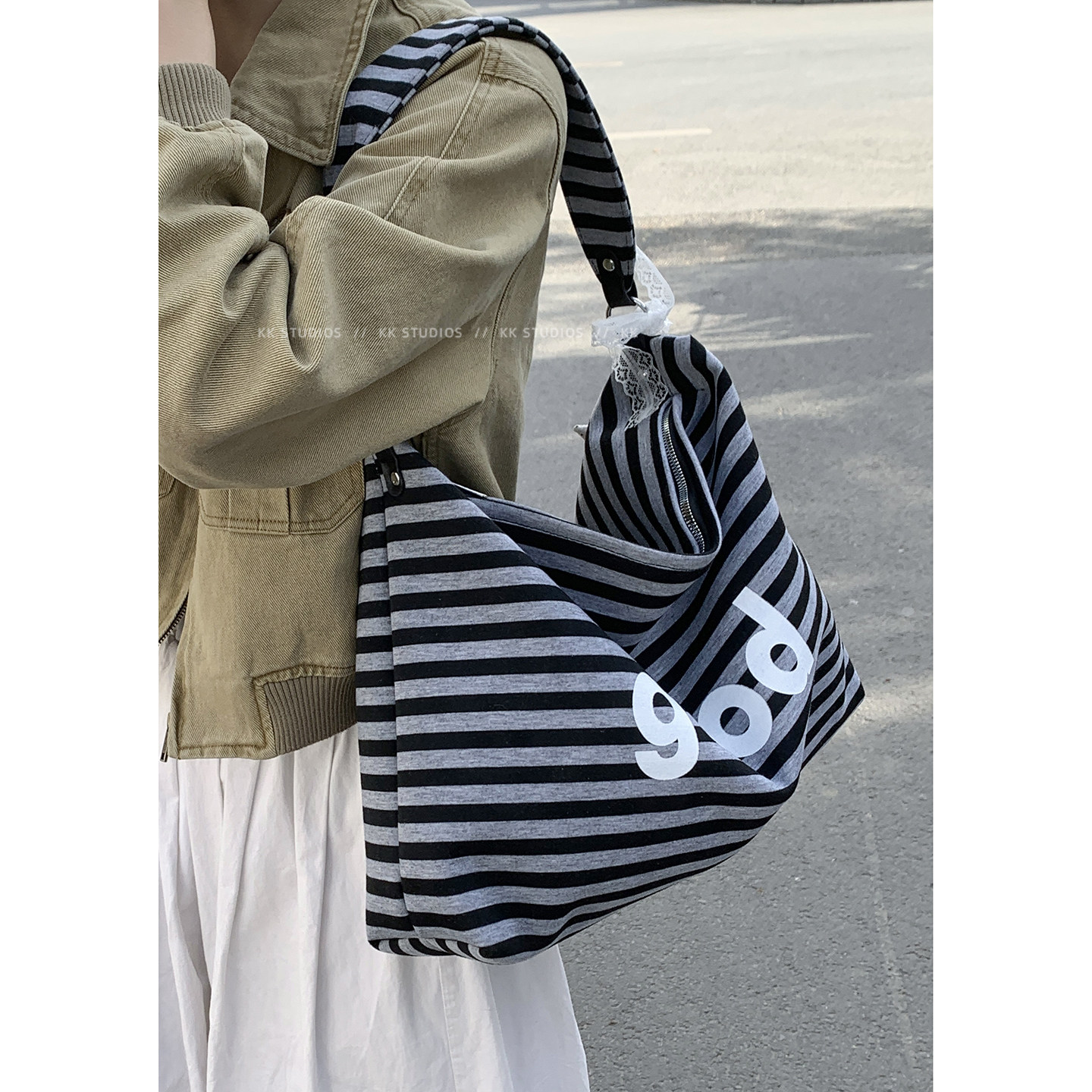 甜酷黑白条纹字母帆布包包女2026新款潮时尚腋下包大容量托特包