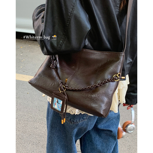 复古大容量斜挎包包女秋冬2025新款潮时尚韩国水桶包大容量腋下包