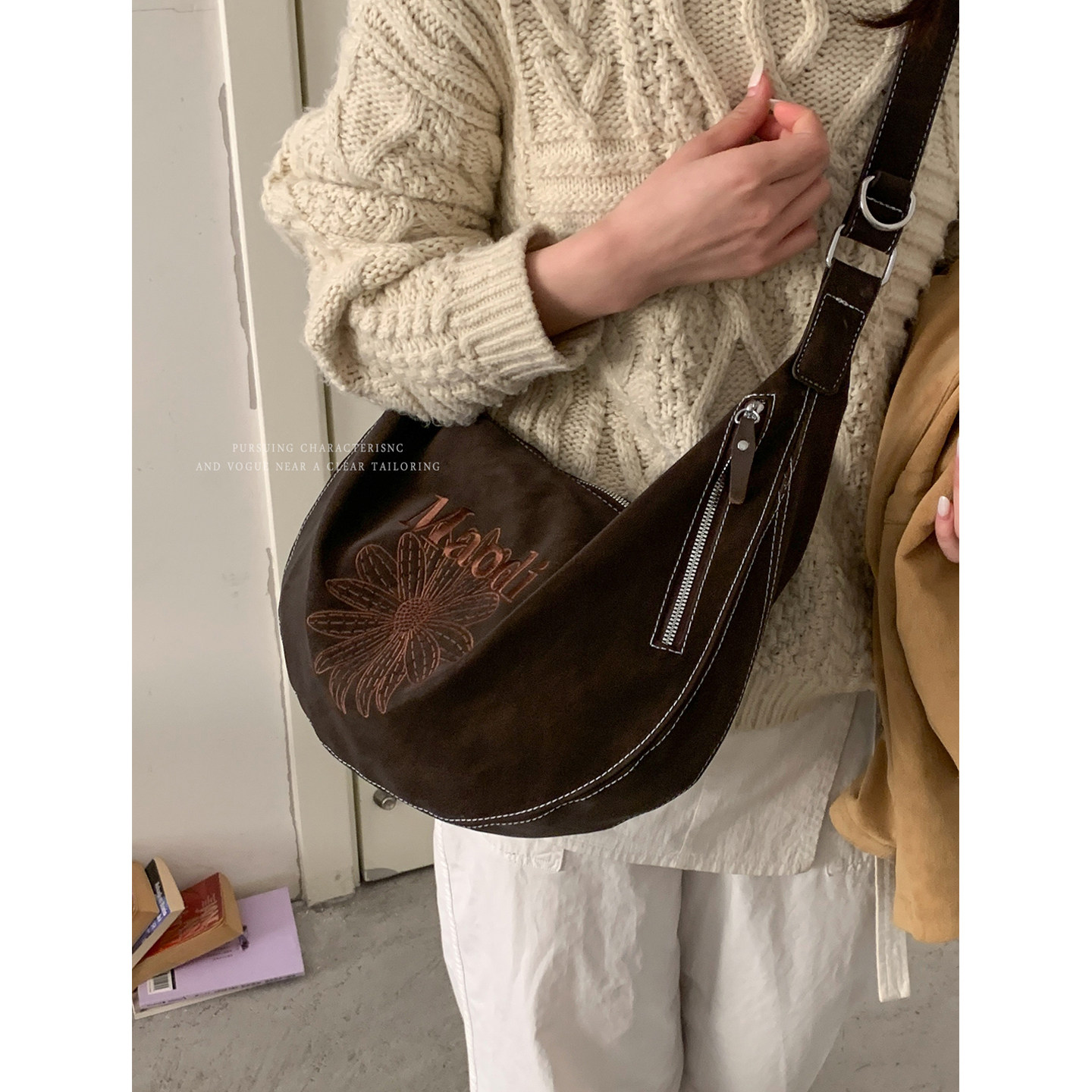 卡乐儿复古麂皮绒大容量马鞍包图片