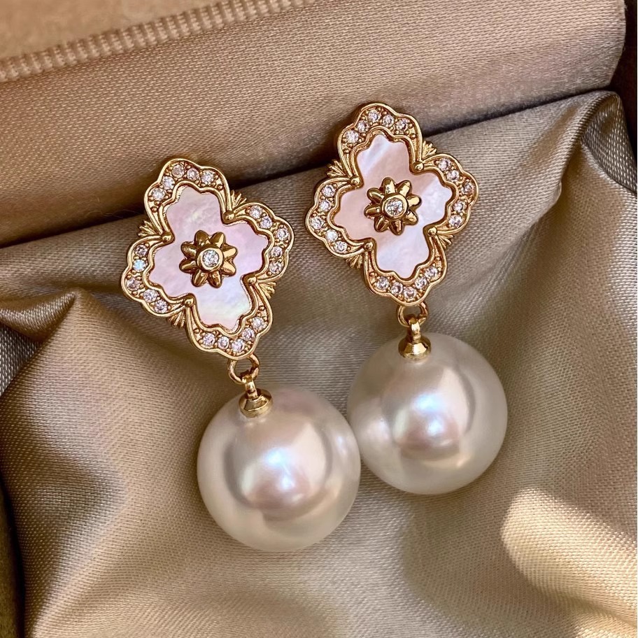 气质四叶草贝壳珍珠耳钉宫廷耳饰