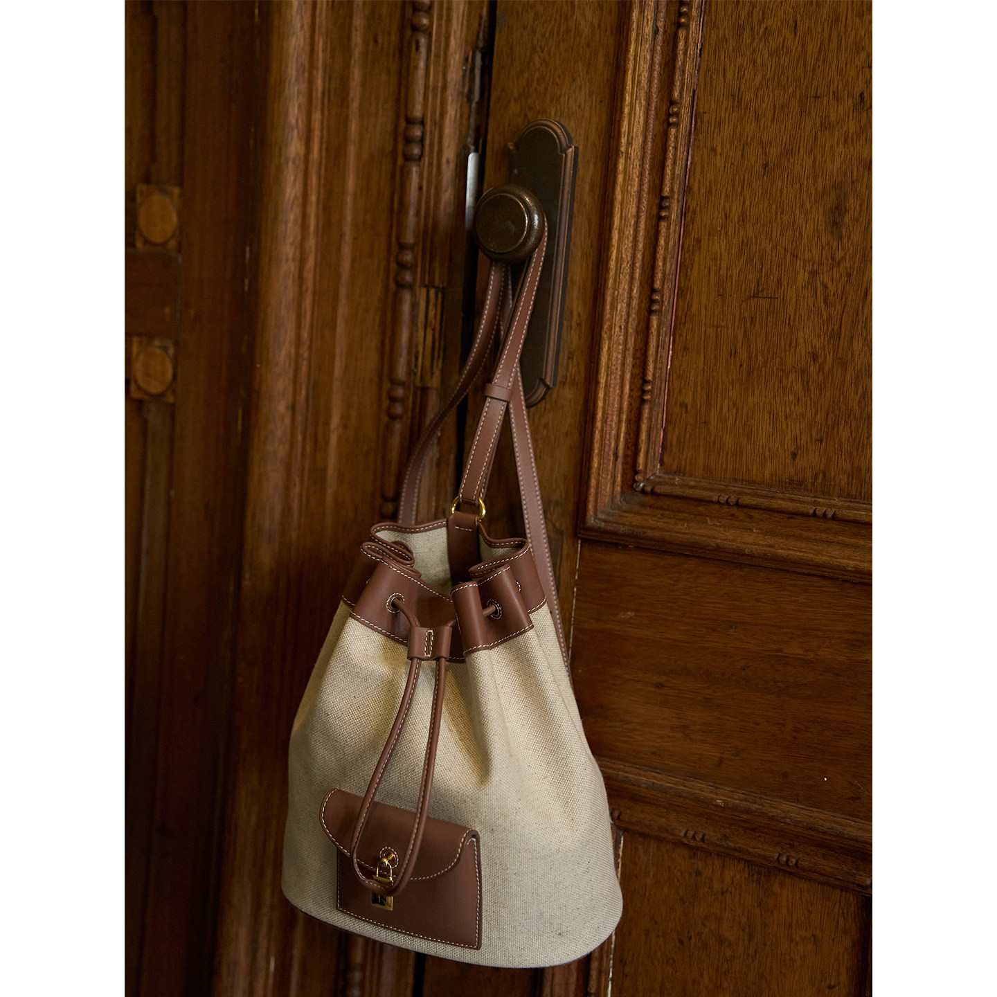 TOFOD 旅行者 L*P 意产牛皮/亚麻锁头老钱风休闲双肩背包水桶包,箱包皮具/热销女包/男包,水桶包,淘宝优惠券,粉丝福利购,淘宝优惠卷