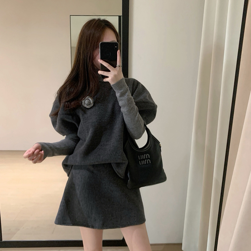 poisooo毛衣套装女2025秋款羊毛花朵针织衫+A版短裙半身裙两件套
