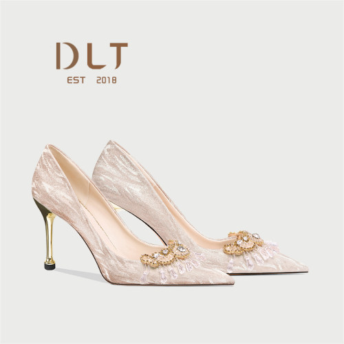 笛莲婷主婚纱金色水晶鞋不累脚