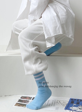 22ss欧洲站走秀三杠字母联名条纹时尚复古纯色黑白ins运动中筒袜