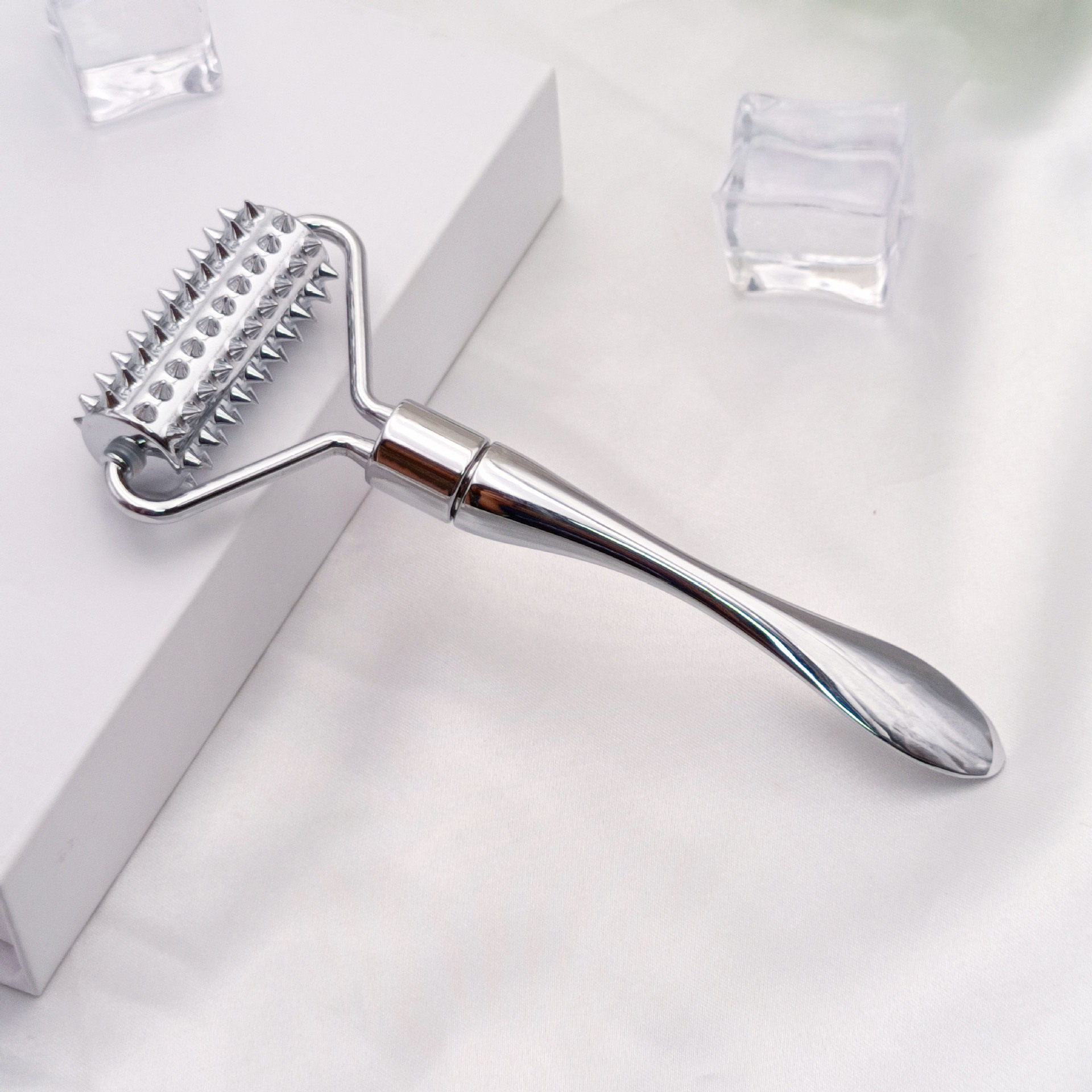 微针滚轮按摩仪器金属家用脸部美容护肤工具面霜挖取导入面部滚针