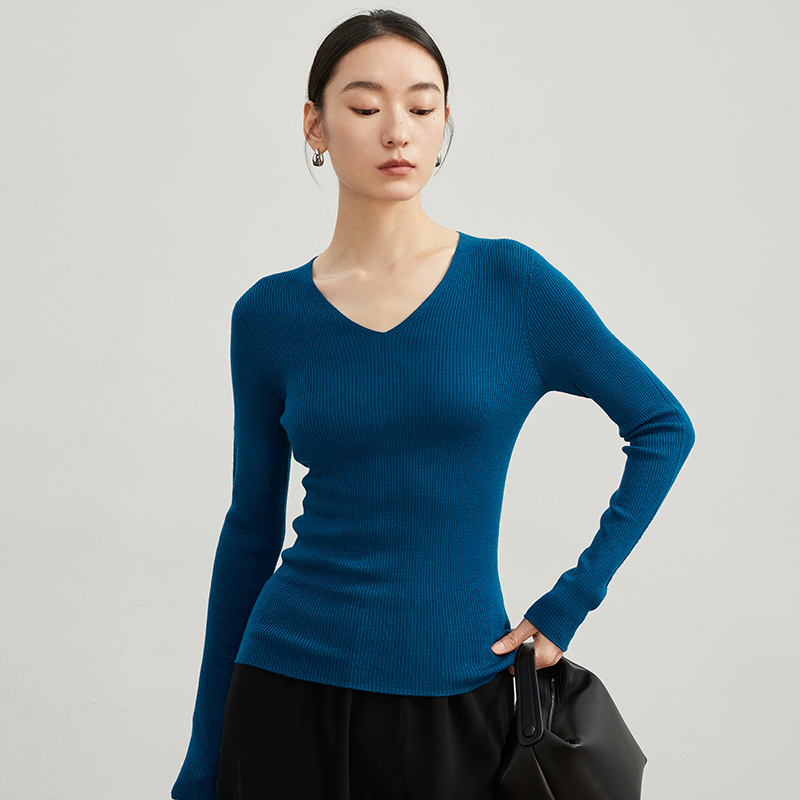 PRISCA/新澳无缝一体100羊毛衫女V领打底修身内搭针织衫秋冬上衣