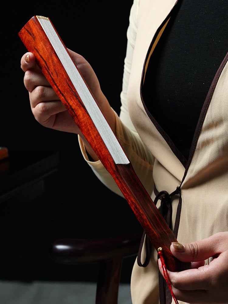 인도 작은 잎 붉은 백단 팬 여름 접는 팬 중국 스타일 고대 스타일 공백 마호가니 HANFU 팬 문화 놀이 접는 팬 중국 스타일