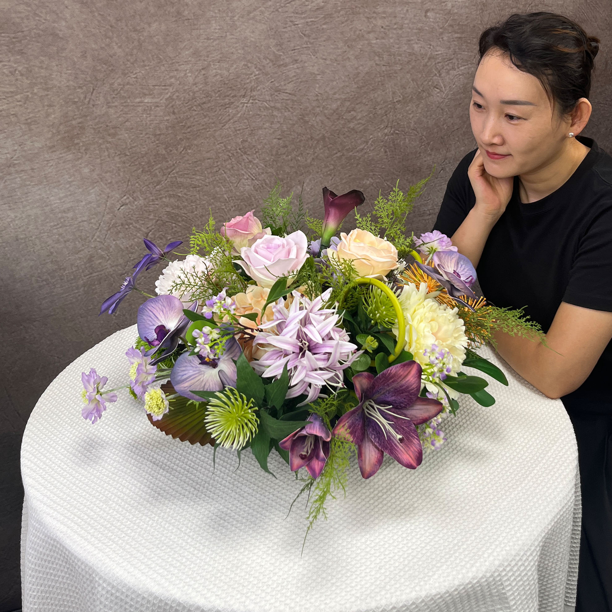 客厅餐桌逼真高级感摆花