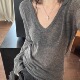 内搭打底罩衫 松弛感灰色v领针织衫 女秋冬老钱风大领口修身 上衣薄