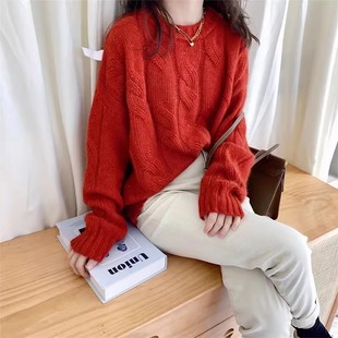 日系红色浣熊绒麻花毛衣女秋冬设计感小众针织衫宽松慵懒外穿上衣