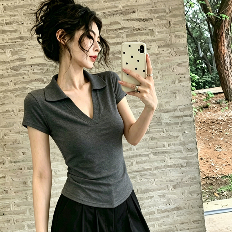 气质灰色v领针织短袖t恤女夏季老钱风穿搭正肩修身显瘦polo衫上衣