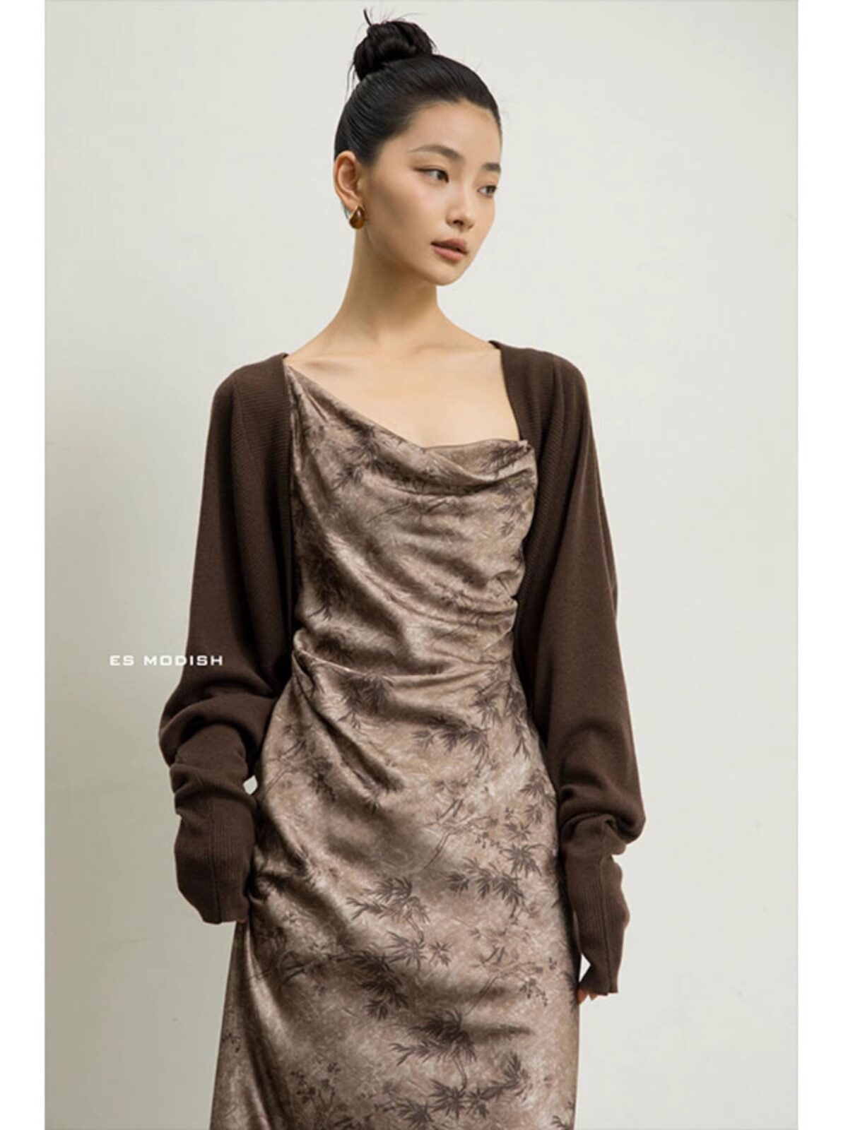 法式咖色毛衣外套开衫女秋季薄款高级感气质坎肩针织罩衫外搭上衣