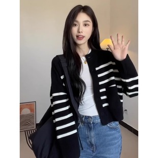 黑色高级感条纹毛衣外套女秋冬外搭慵懒宽松短款针织开衫撞色上衣