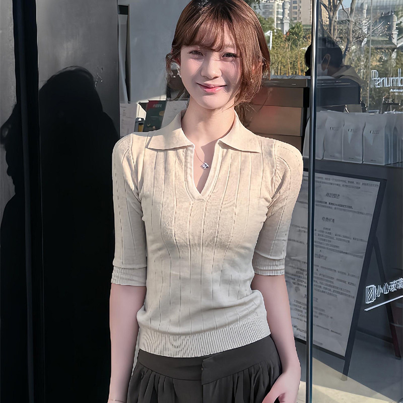燕麦色polo翻领五分袖针织衫女夏季老钱风穿搭v领修身短袖t恤上衣