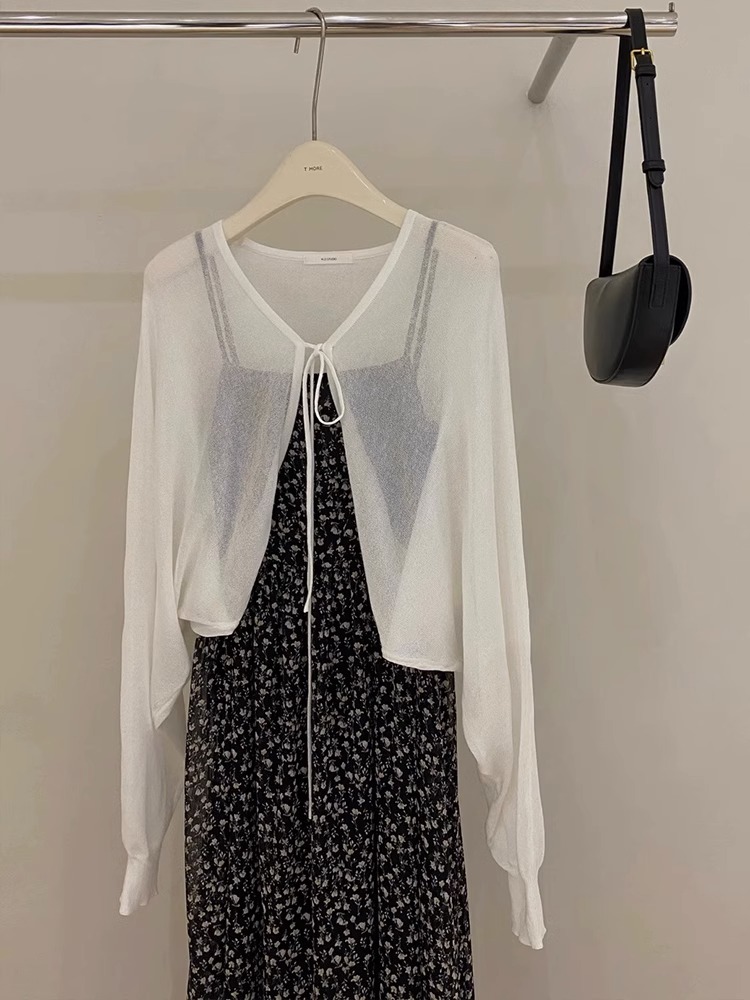 白色V领防晒冰丝针织开衫女夏季配吊带裙外搭空调罩衫短款上衣薄