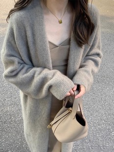 软糯温柔中长款毛衣外套女秋冬高级感宽松慵懒风针织开衫加厚上衣