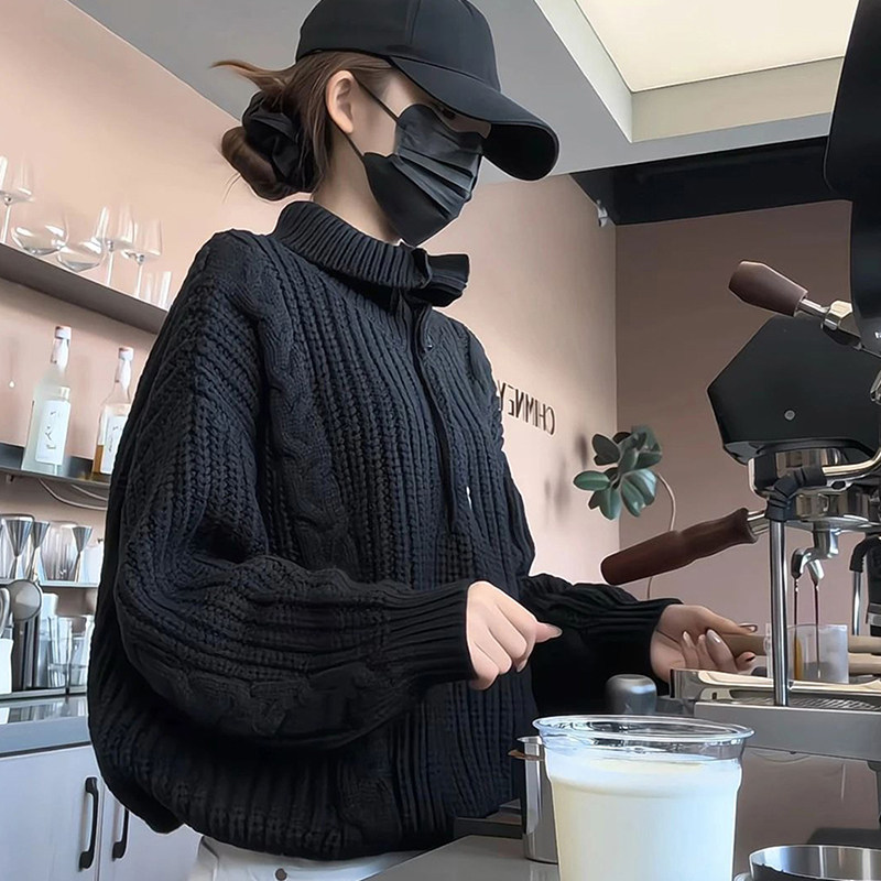 高级感黑色翻领麻花毛衣套头女秋冬慵懒宽松牛角扣加厚针织衫上衣