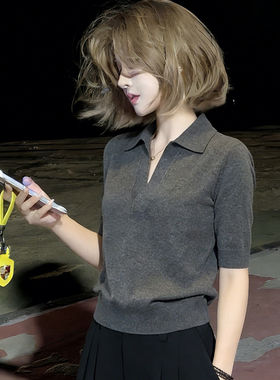 老钱风灰色针织短袖polo衫女夏季穿搭小个子v领气质修身t恤短上衣