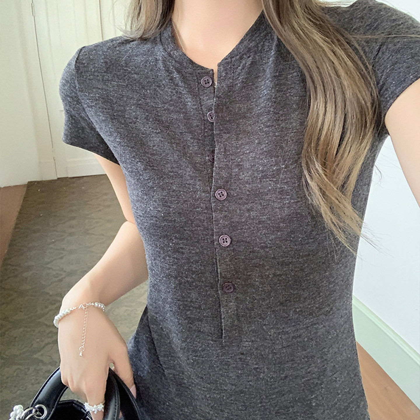 气质深灰色半开领短袖t恤女夏季老钱风穿搭修身小飞袖针织衫上衣
