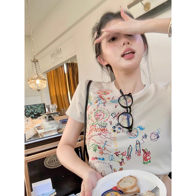 杏色涂鸦印花圆领短袖t恤女夏季多巴胺辣妹修身短款露脐正肩上衣