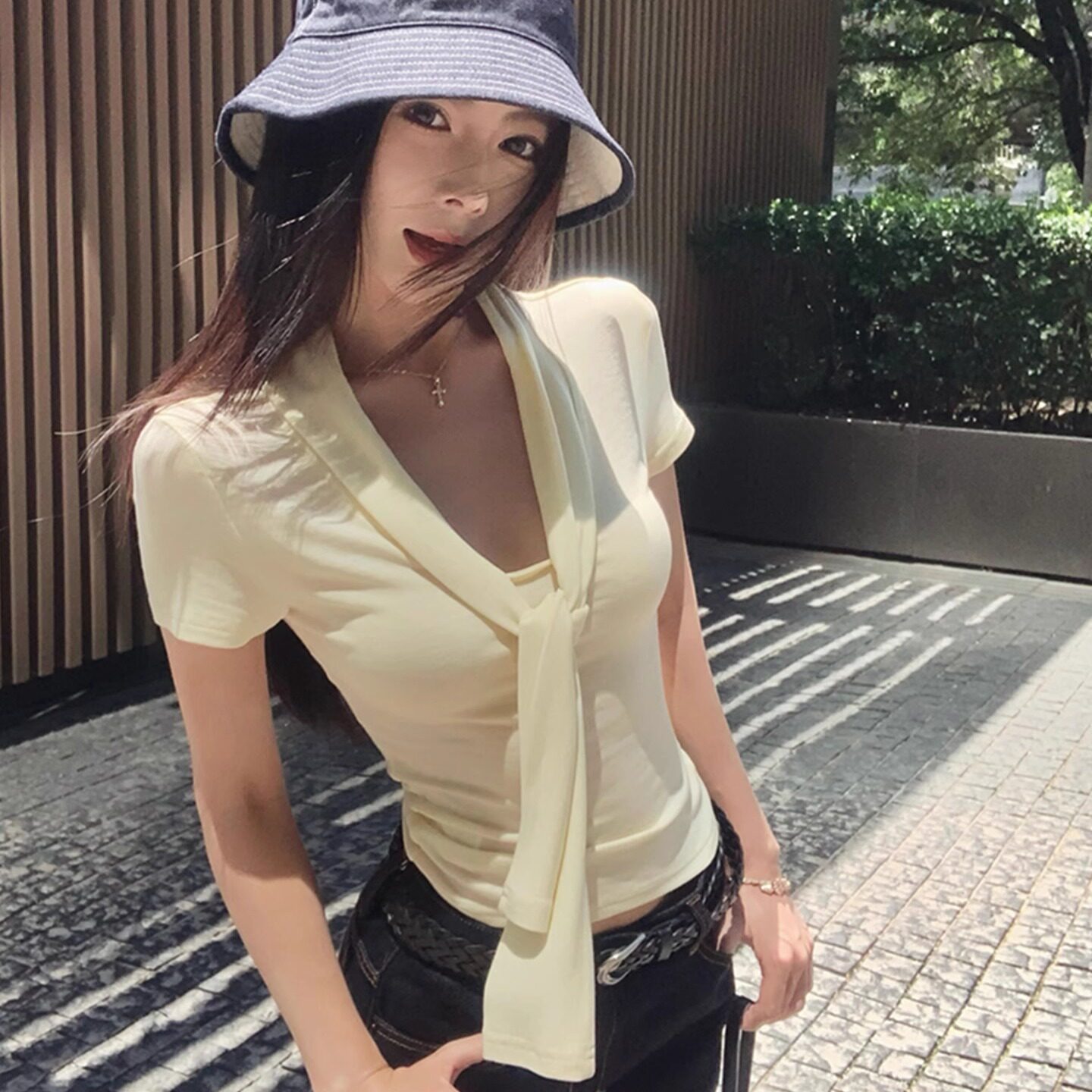 黄色假两件披肩飘带短袖t恤女夏季多巴胺穿搭辣妹正肩修身短上衣