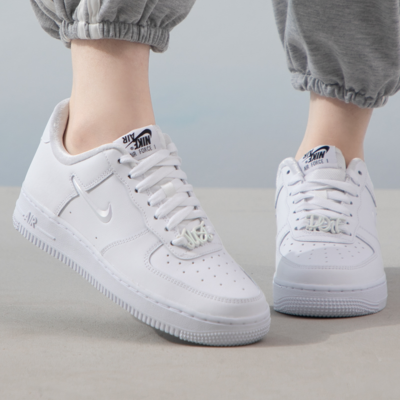 Nike/耐克空军一号女AIR FORCE 1复古运动板鞋FB8251-100-封面