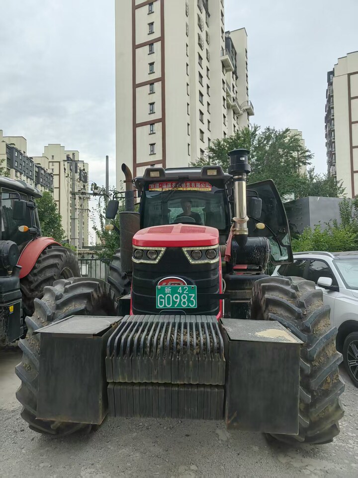 3月8日塔城地区新42G0983号骏玛道MG2604牌轮式拖拉机及附属液压翻转犁网络拍卖公告