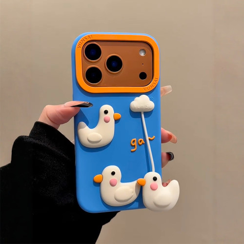 日韩ins蓝色底白色卡通鸭子挂饰适用iPhone17promax手机壳苹果15pro新款16超好看13女款14硅胶软壳防摔保护套