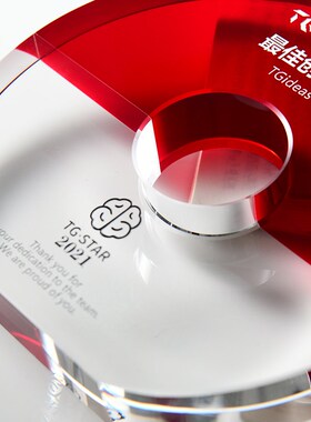 优选创意红色圆形拼接K9水晶奖杯定制定做高档入职U退休奖牌企业