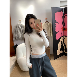 12/23 10AM 徐琳「极简主义」半高领正肩修身短款露脐棉感上衣