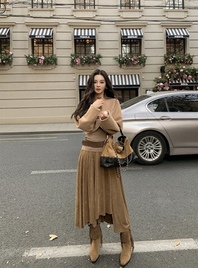 01/06 10AM徐琳「城市游牧风」不规则哑光麂皮质感褶皱高腰半身裙