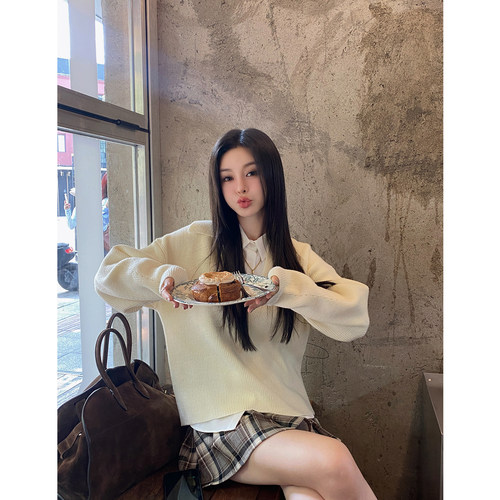 徐琳mini学院感刺绣翻边针织毛衣