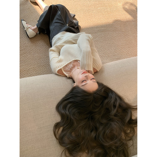 01/06 10AM 徐琳「微醺浆果」私服蕾丝拼接v领竖坑条针织衫上衣
