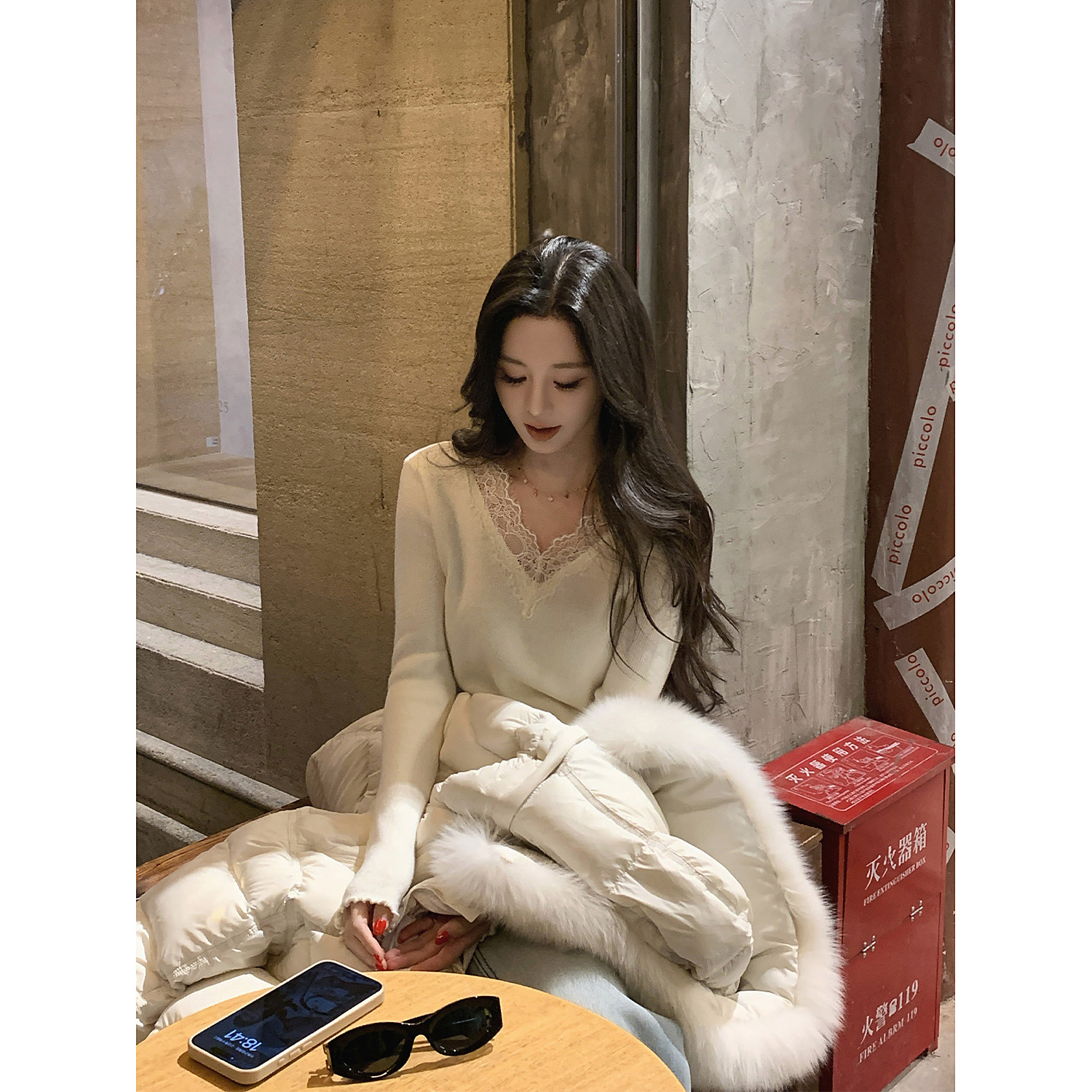 12/2  10AM 徐琳「乖乖打底」蕾丝边拼接v领修身木耳边打底衫上衣