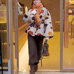 2025冬季新款欧货立体感花朵上衣女圆领百搭独特宽松加厚短款外套