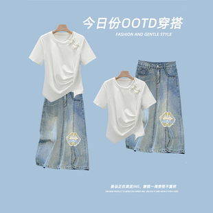 今年流行的时尚套装新中式开叉牛仔半身裙女盘扣白色T恤短袖上衣