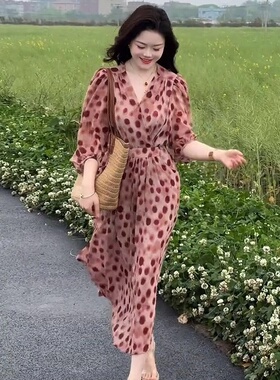 法式气质红色波点V领连衣裙女2025夏季高级感灯笼袖显瘦中长款裙