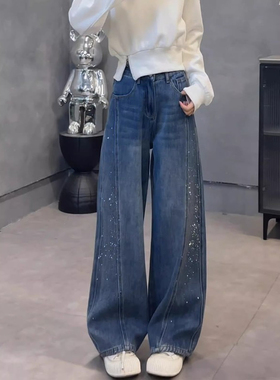 蓝色复古窄版烫钻弯刀牛仔裤女2026冬季新款设计感宽松加绒阔腿裤