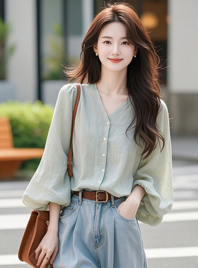 早秋2025新款气质独特漂亮减龄小衫时尚百搭浅绿色长袖衬衫女上衣