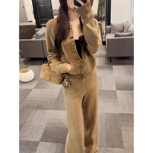 独特超好看冬装套装2025新款休闲高级感加厚针织开衫休闲裤两件套