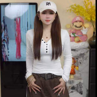 T恤女装 气质V领时髦纽扣长袖 时尚 修身 上衣 2025秋季 显瘦打底衫 新款
