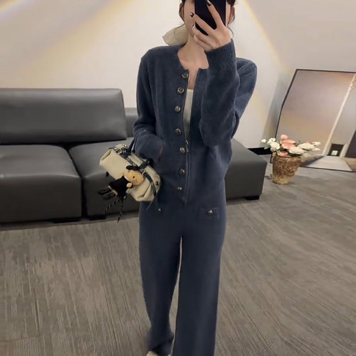 秋冬巨好看的一整套穿搭女新款单排扣针织开衫+高腰休闲裤两件套