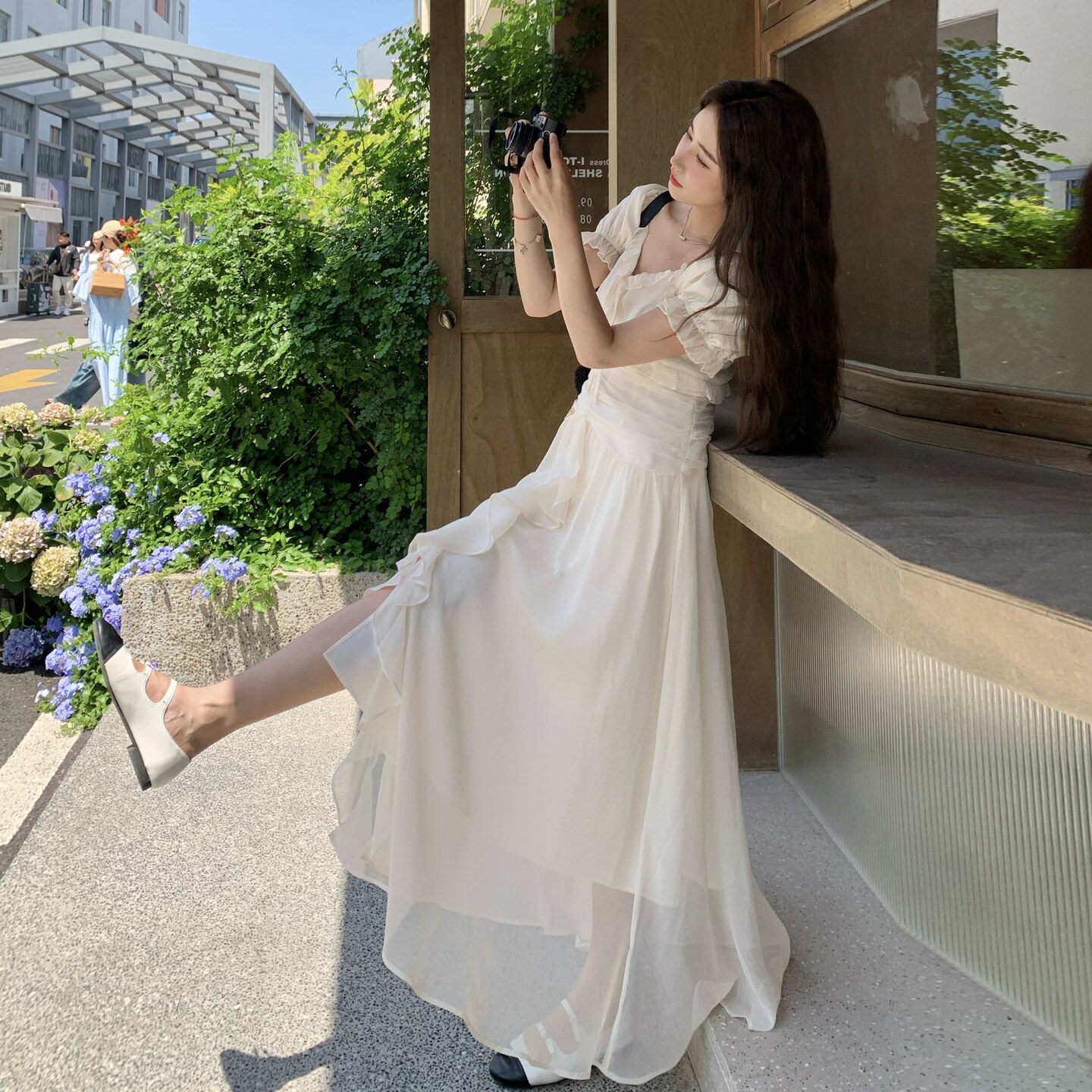 米白色木耳边泡泡袖连衣裙女2025夏季新款法式初恋温柔甜美长裙子,女装连衣裙,鑫慧