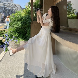 米白色木耳边泡泡袖连衣裙女2025夏季新款法式初恋温柔甜美长裙子图片