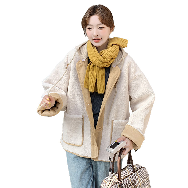 现货24冬装美拉德米色羊羔毛外套特绣毛线米色帽子P170K265,女装皮衣,慧峰