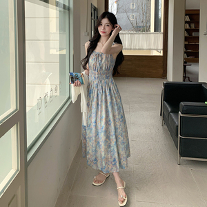 法式浪漫风碎花吊带连衣裙女2025夏日绝美穿搭开衫长裙图片