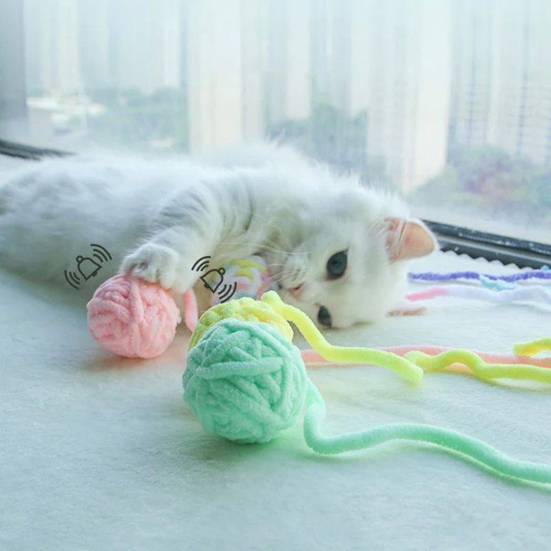 MADDEN Funny Cat Toys Colorful Yarn Balls with Bell Sounding