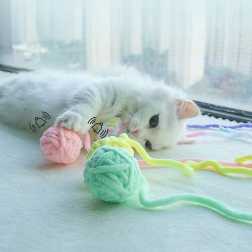 MADDEN Funny Cat Toys Colorful Yarn Balls with Bell Sounding
