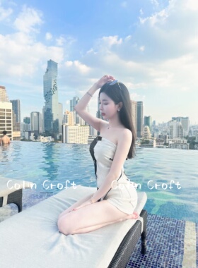 Colin Croft  这样穿绝了！黑白拼色大方巾 字母抹胸蚕丝披肩