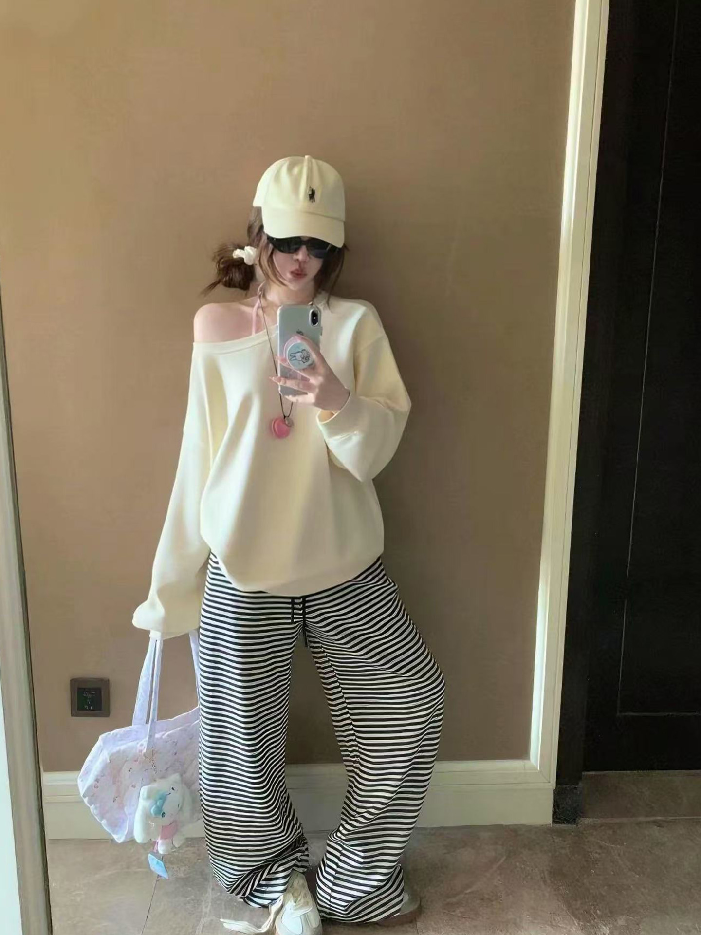 American High Street Style Off-Shoulder Long-Sleeve Sweatshirt for Women, Autumn 2025 New Loose and Lazy Chic Early Autumn Thin Top